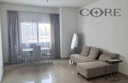 شقة - غرفة نوم - 2 حمامات للبيع في المساكن الحمراء - مدينة دبي الرياضية - دبي