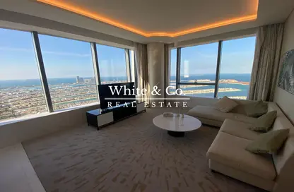 Living Room image for: Apartment - 1 Bedroom - 2 Bathrooms for rent in The Palm Tower - Palm Jumeirah - Dubai, Image 1