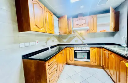 Apartment - 2 Bedrooms - 3 Bathrooms for rent in Blue Tower - Sheikh Zayed Road - Dubai