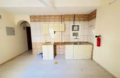 شقة - 1 حمام للايجار في طريق فاير ستاشن - مويلح - الشارقة