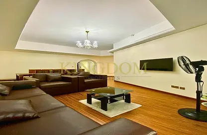 Living Room image for: Apartment - 4 Bedrooms - 5 Bathrooms for rent in Al Waleed Paradise - Lake Elucio - Jumeirah Lake Towers - Dubai, Image 1