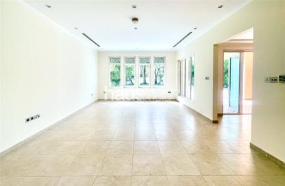 Villa - 3 Bedrooms - 3 Bathrooms for rent in Regional - Jumeirah Park - Dubai