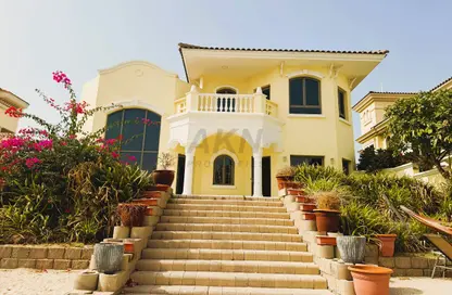 Villa - 4 Bedrooms - 5 Bathrooms for rent in Palm Jumeirah - Dubai