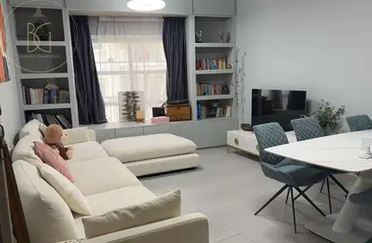 شقة - 2 غرف نوم - 3 حمامات للايجار في جلوبال جرين فيو - منطقة مركز الأعمال - المدينة العالمية - دبي