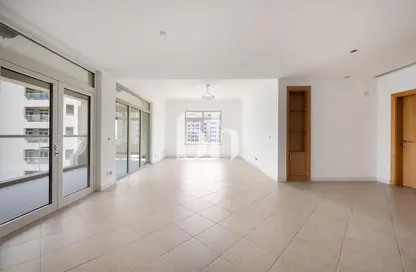 Apartment - 3 Bedrooms - 4 Bathrooms for rent in Al Tamr - Shoreline Apartments - Palm Jumeirah - Dubai