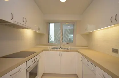 صورة لـ مطبخ شقة - 4 غرف نوم - 5 حمامات للايجار في الرحبة - المنيرة - شاطئ الراحة - أبوظبي ، صورة رقم 1