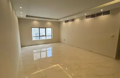 شقة - 2 غرف نوم - 2 حمامات للايجار في مساكن كورنيش عجمان - طريق كورنيش عجمان - عجمان