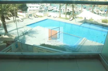 صورة لـ حوض سباحة شقة - 2 غرف نوم - 3 حمامات للايجار في المراسي - البطين - أبوظبي ، صورة رقم 1