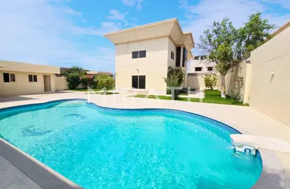 Villa - 5 Bedrooms - 6 Bathrooms for rent in Jumeirah 1 Villas - Jumeirah 1 - Jumeirah - Dubai