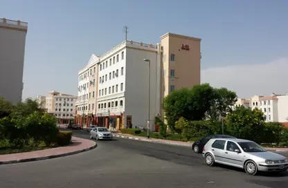 متجر - استوديو - 1 حمام للبيع في واي-11 - طراز إنجليزي - المدينة الدولية - دبي