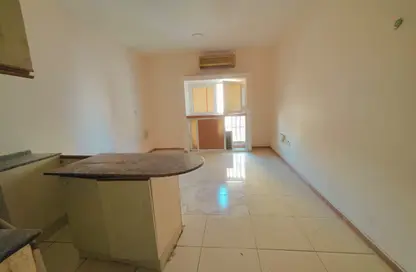 Apartment - Studio - 1 Bathroom for rent in Al Qulaya'ah - Al Sharq - Sharjah