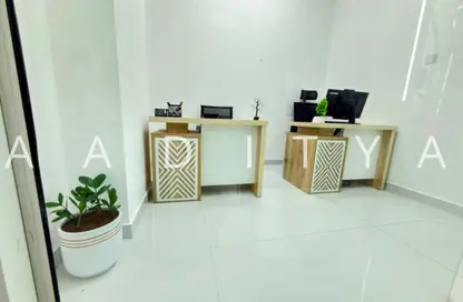 Office Space - Studio - 1 Bathroom for rent in Red Avenue - Al Garhoud - Dubai