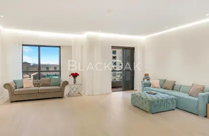 Living Room image for: Apartment - 3 Bedrooms - 4 Bathrooms for sale in Sadaf 1 - Sadaf - Jumeirah Beach Residence - Dubai, Image 1