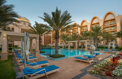 Pool image for: Apartment - 1 Bedroom - 2 Bathrooms for rent in Sarai Apartments - Palm Jumeirah - Dubai, Image 1
