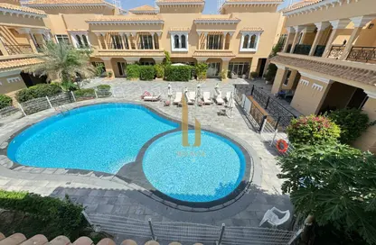 Villa - 5 Bedrooms - 5 Bathrooms for rent in Jumeirah 1 Villas - Jumeirah 1 - Jumeirah - Dubai