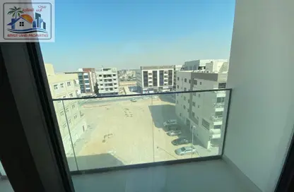 شقة - 2 غرف نوم - 3 حمامات للايجار في أبتاون الزاهية - الزاهية - تجارية مويلح - الشارقة