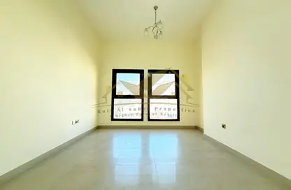 شقة - غرفة نوم - 2 حمامات للايجار في شارع الرولة - الرفاعة - بر دبي - دبي