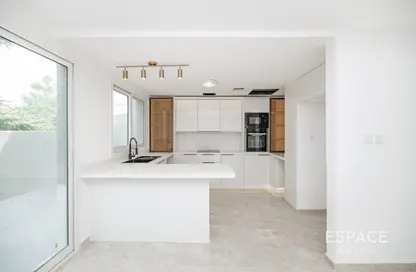 Villa - 2 Bedrooms - 3 Bathrooms for rent in Springs 11 - The Springs - Dubai