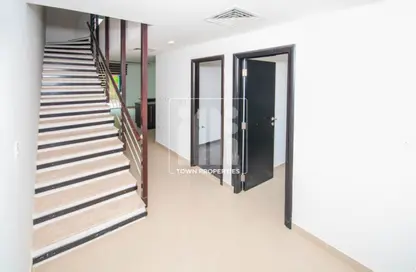 فيلا - 2 غرف نوم - 3 حمامات للبيع في طراز معاصر - فيلات الريف - الريف - أبوظبي