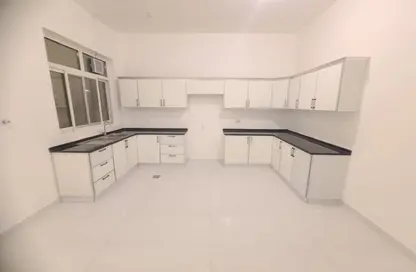 شقة - 3 غرف نوم - 2 حمامات للايجار في مركز محمد بن زايد - مدينة محمد بن زايد - أبوظبي