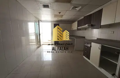 شقة - 2 غرف نوم - 4 حمامات للايجار في شارع جمال عبد الناصر - المجاز - الشارقة
