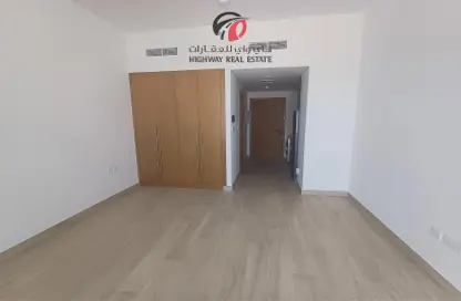 شقة - 1 حمام للايجار في عزيزي العنبر - الفرجان - دبي