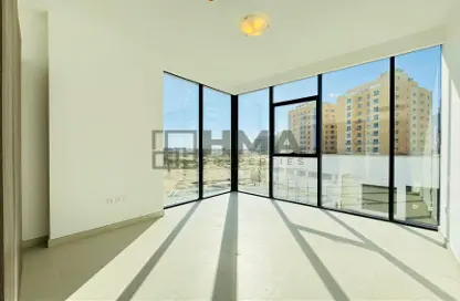 شقة - 2 غرف نوم - 3 حمامات للايجار في برج سلامة - ند الحمر - دبي