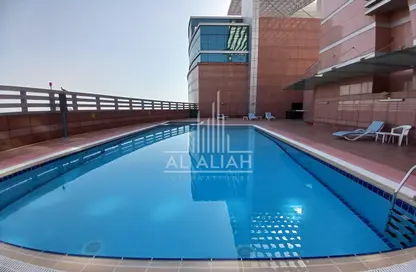 صورة لـ حوض سباحة شقة - 3 غرف نوم - 5 حمامات للايجار في الجيمي أفينو - الخالدية - أبوظبي ، صورة رقم 1