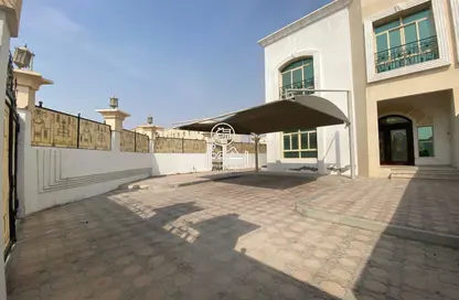 Villa - 5 Bedrooms - 5 Bathrooms for rent in Shakhbout City - Abu Dhabi