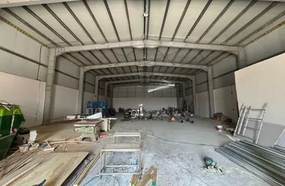 Warehouse - Studio - 1 Bathroom for rent in Al Sajaa - Sharjah