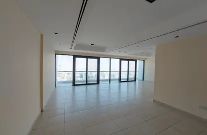 Apartment - 3 Bedrooms - 5 Bathrooms for rent in Al Ghazal Tower - Al Khan Lagoon - Al Khan - Sharjah