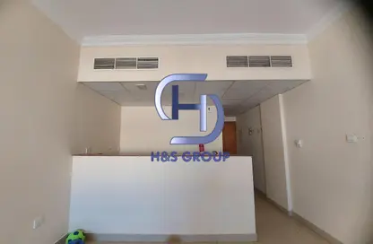 شقة - 1 حمام للايجار في مبنى جي جي كو مويلح - تجارية مويلح - الشارقة