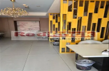 Shop - Studio - 2 Bathrooms for rent in International City - Dubai