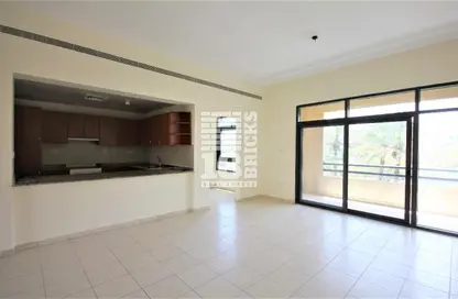 Apartment - 2 Bedrooms - 2 Bathrooms for rent in Al Ghaf 4 - Al Ghaf - Greens - Dubai