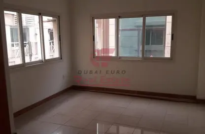 Empty Room image for: Apartment - 1 Bathroom for rent in Prestige Building - Al Nakhal Road - Deira - Dubai, Image 1