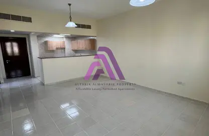 شقة - غرفة نوم - 1 حمام للايجار في P04 - طراز فرنسي - المدينة العالمية - دبي