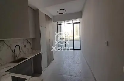 شقة - 1 حمام للايجار في الأمل تاور - مدينة دبي الرياضية - دبي