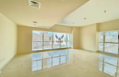 Empty Room image for: Apartment - 3 Bedrooms - 4 Bathrooms for rent in Jumeira Tower - Al Najda Street - Abu Dhabi, Image 1