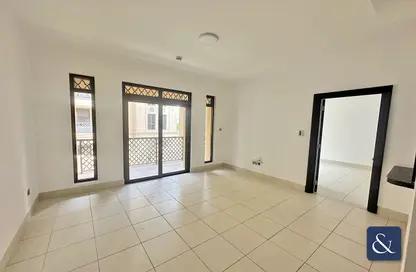 شقة - 2 غرف نوم - 2 حمامات للبيع في ينسون 1 - ينسون - المدينة القديمة - دبي