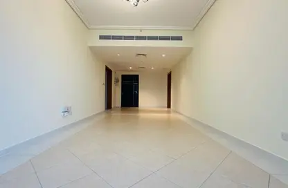 شقة - 2 غرف نوم - 2 حمامات للايجار في برج توينتي فرست سينشري - شارع الشيخ زايد - دبي