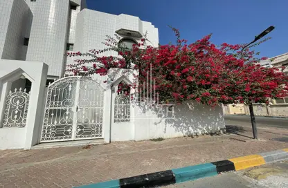 صورة لـ مبنى خارجي فيلا - 5 غرف نوم - 6 حمامات للايجار في الكرامة - أبوظبي ، صورة رقم 1