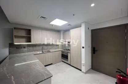 صورة لـ مطبخ شقة - غرفة نوم - 2 حمامات للبيع في لا ريفييرا أزور - قرية الجميرا سركل - دبي ، صورة رقم 1