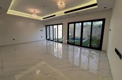 تاون هاوس - 3 غرف نوم - 4 حمامات للايجار في القرية الغربية - الفرجان - دبي