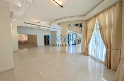 فيلا - 4 غرف نوم - 6 حمامات للايجار في مريفية - المرخانية - العين