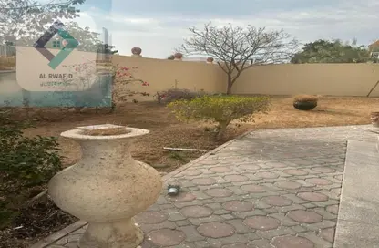 فيلا - 4 غرف نوم - 6 حمامات للايجار في المنطقة الحرة بمطار الشارقة - الشارقة