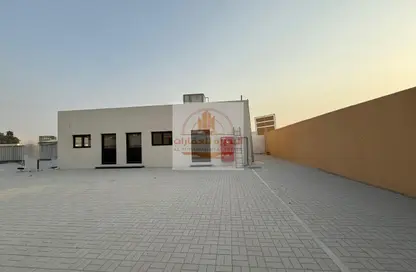 Factory - Studio - 4 Bathrooms for rent in Al Sajaa S - Al Sajaa - Sharjah