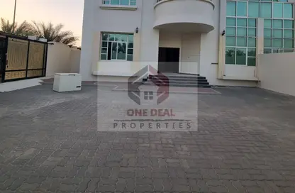 Villa - 4 Bedrooms - 4 Bathrooms for rent in Al Markhaniya - Al Ain