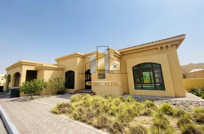 Villa - 3 Bedrooms - 4 Bathrooms for rent in Sas Al Nakheel - Abu Dhabi