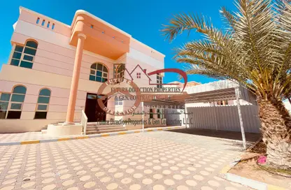 Villa - 5 Bedrooms - 7 Bathrooms for rent in Shakhbout City - Abu Dhabi