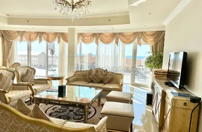 Living Room image for: Apartment - 4 Bedrooms - 5 Bathrooms for sale in Kempinski Palm Residence - The Crescent - Palm Jumeirah - Dubai, Image 1